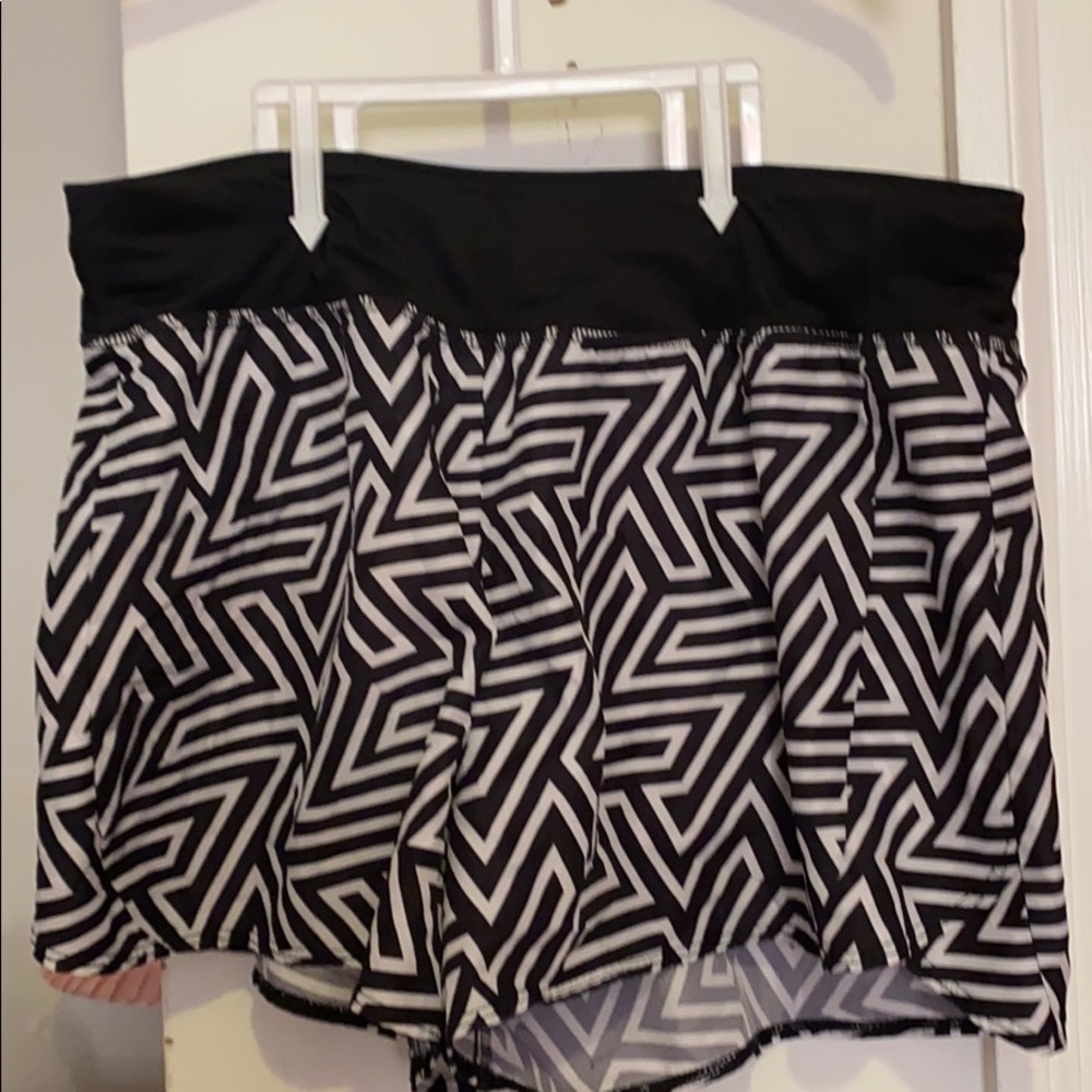 Active wear shorts